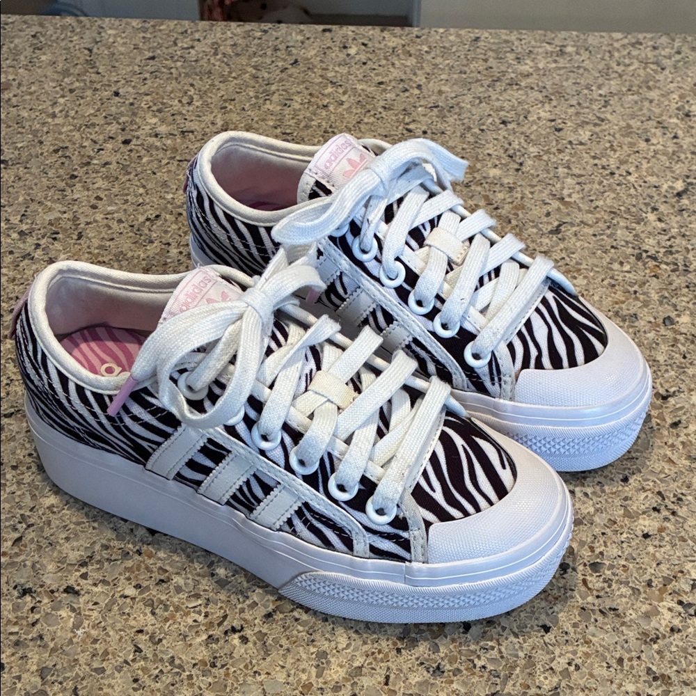 Girls Size 5 Adidas Nizza Platform Shoes Women's, Cloud White/Bliss Lilac/Core - Picture 2 of 12